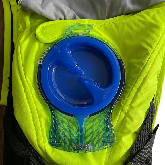 CamelBak Unisex Rogue Lightweight Hydration Backpack Running Water Bladder  2L - Picture 4 of 12